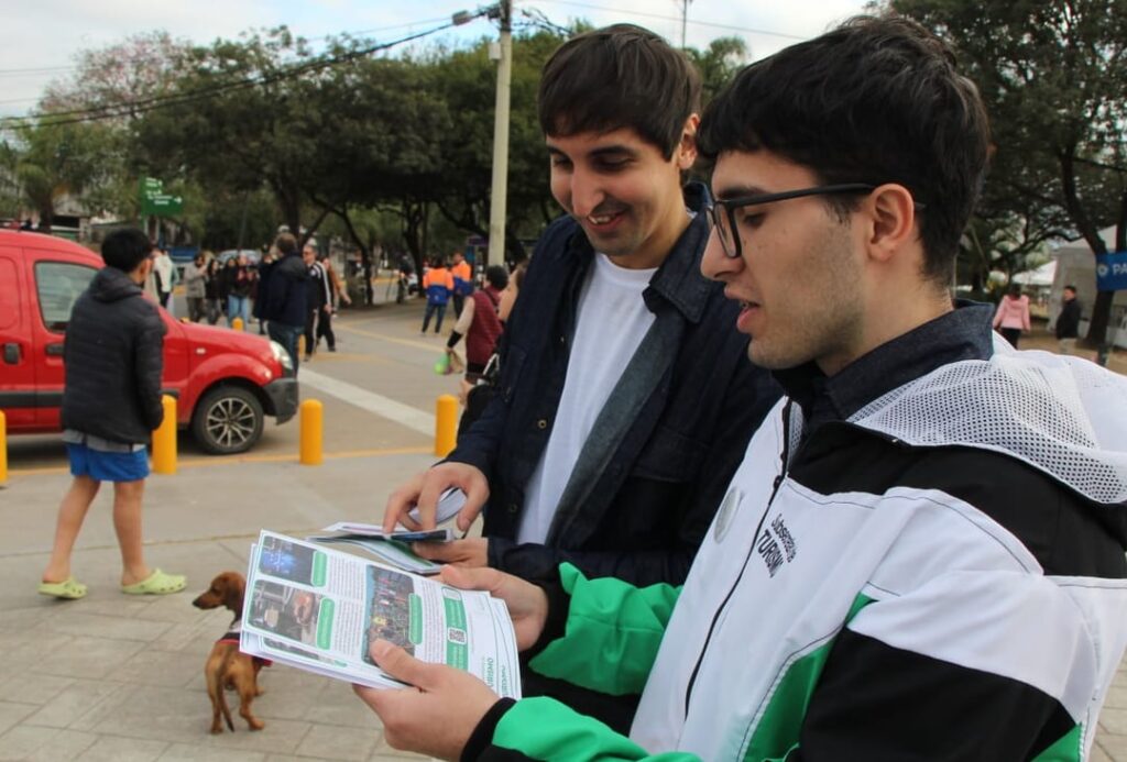 Bienal en Chaco: Turismo Resistencia brinda información a los visitantes