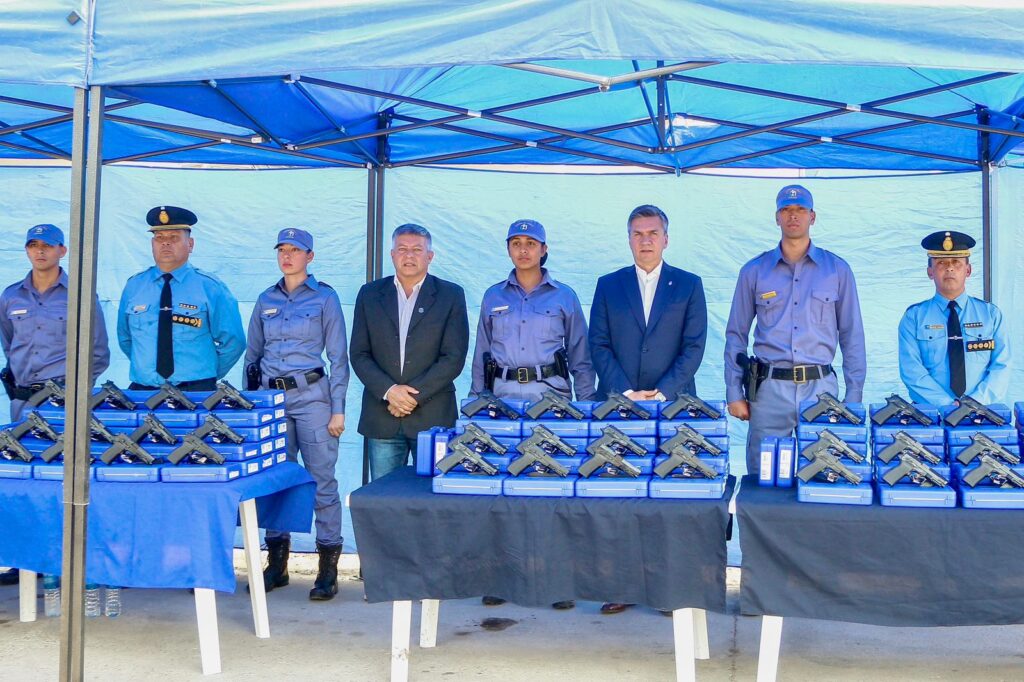 Chaco equipa a sus Fuerzas Policiales con 448 nuevas armas reglamentarias