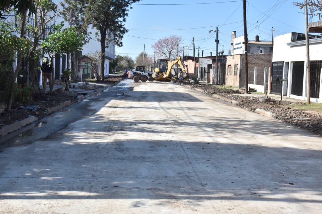 Gobierno de Chaco reactiva obras de pavimento en barrios de Resistencia