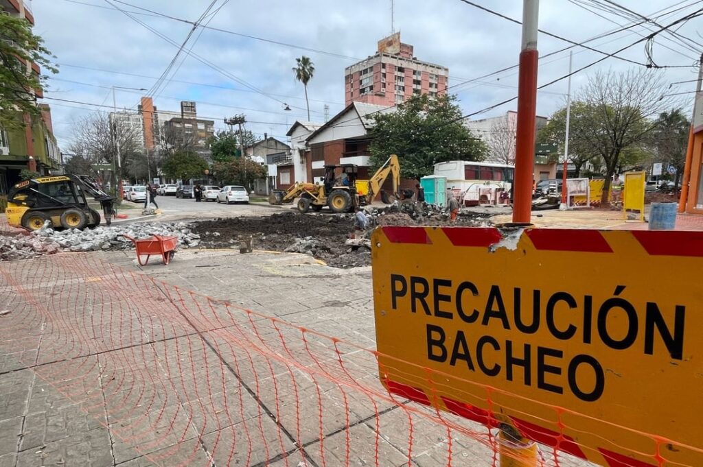 Continúa el Plan Bacheo 2024 en calles y avenidas de la capital chaqueña