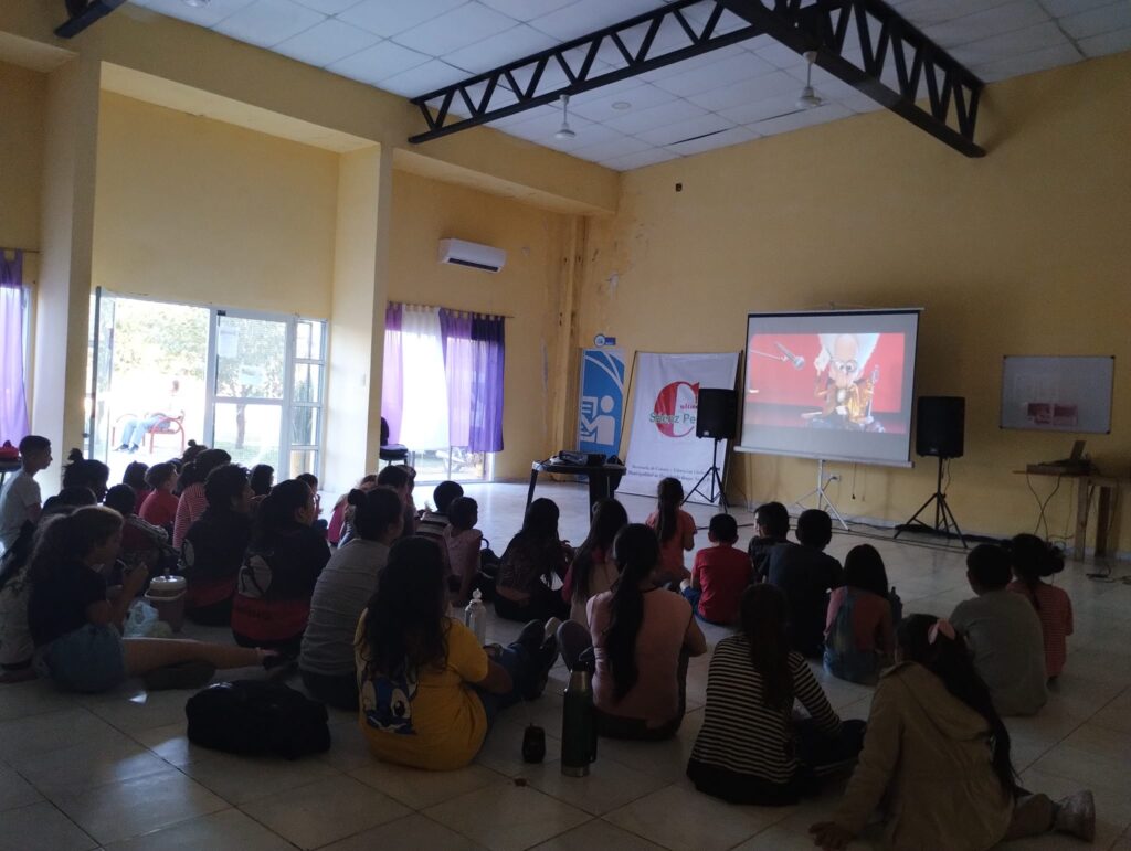CHACO| Cultura llegó al NIDO Milenium con el “cine en los barrios” de Sáenz Peña