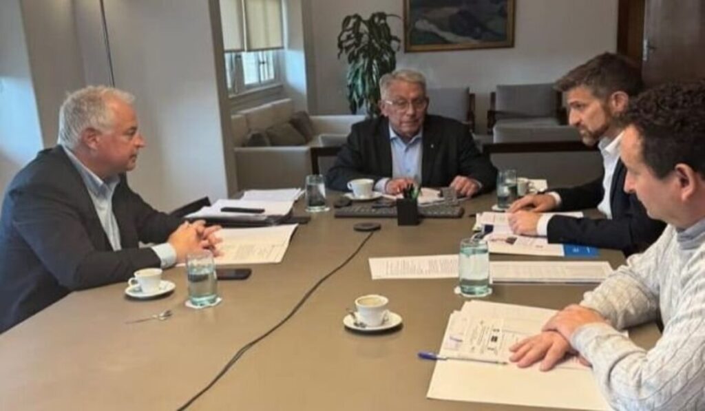 El gobierno del Chaco busca alternativas en Buenos Aires para paliar la crisis hídrica y energética