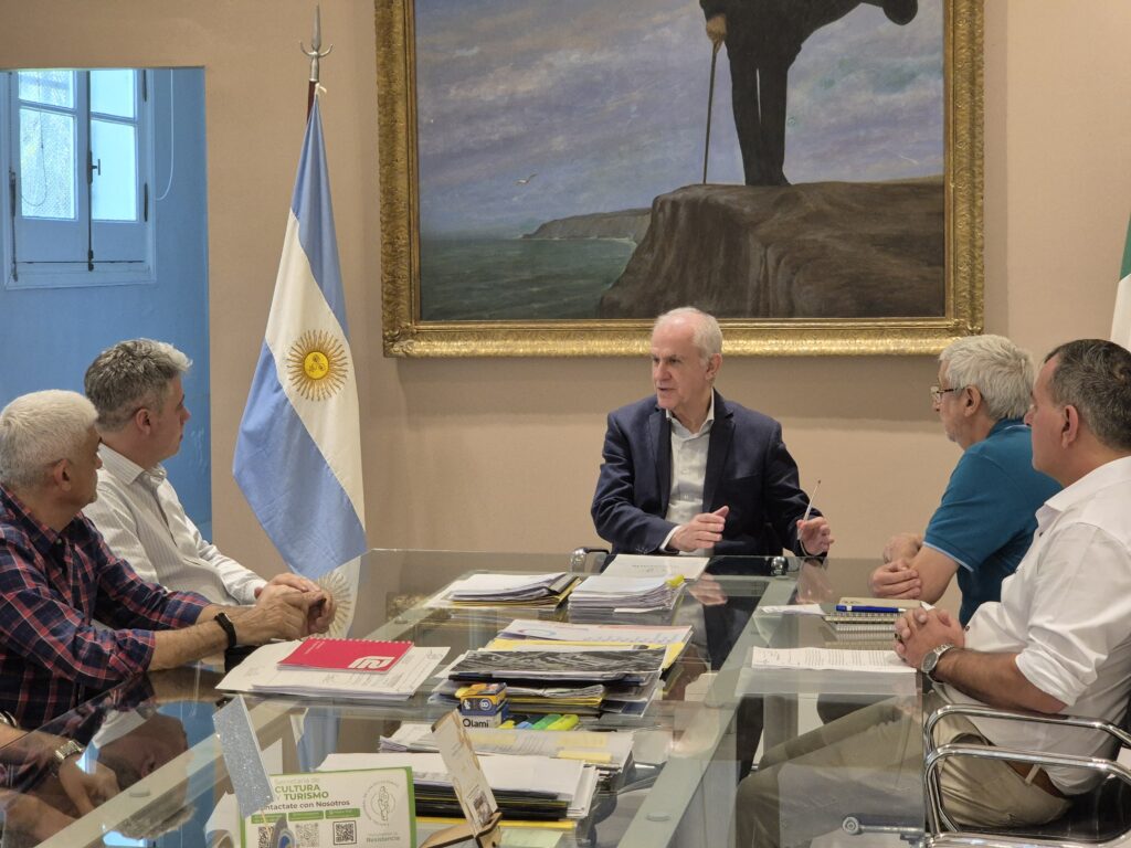 La capital de Chaco suscribió contrato para el nuevo sistema de estacionamiento medido
