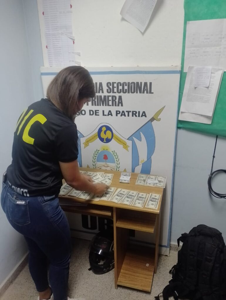Ejemplo de hija: le sustrajo 28 mil dólares a su madre y terminó detenida