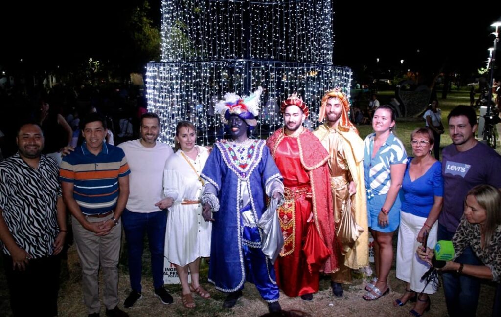 Los Reyes Magos pasaron por la Plaza 25 de Mayo de Resistencia y emocionaron a cientos de niños