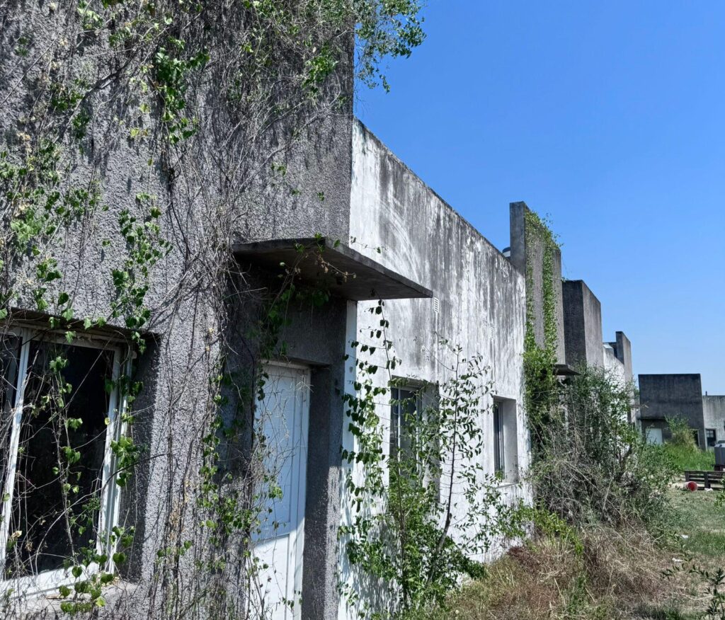 El Instituto de Viviendas de Chaco tomó posesión de viviendas abandonadas la zona de Cruce Viejo de Puerto Tirol