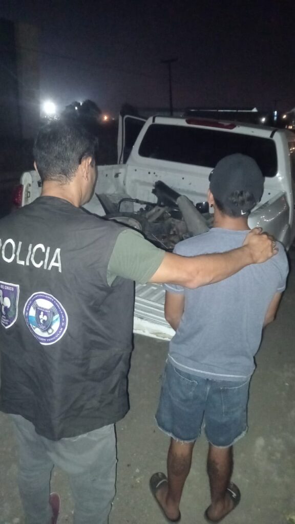 Joven de 20 años fue sorprendido en un barrio de la capital chaqueña desarmando una moto para venderla por partes