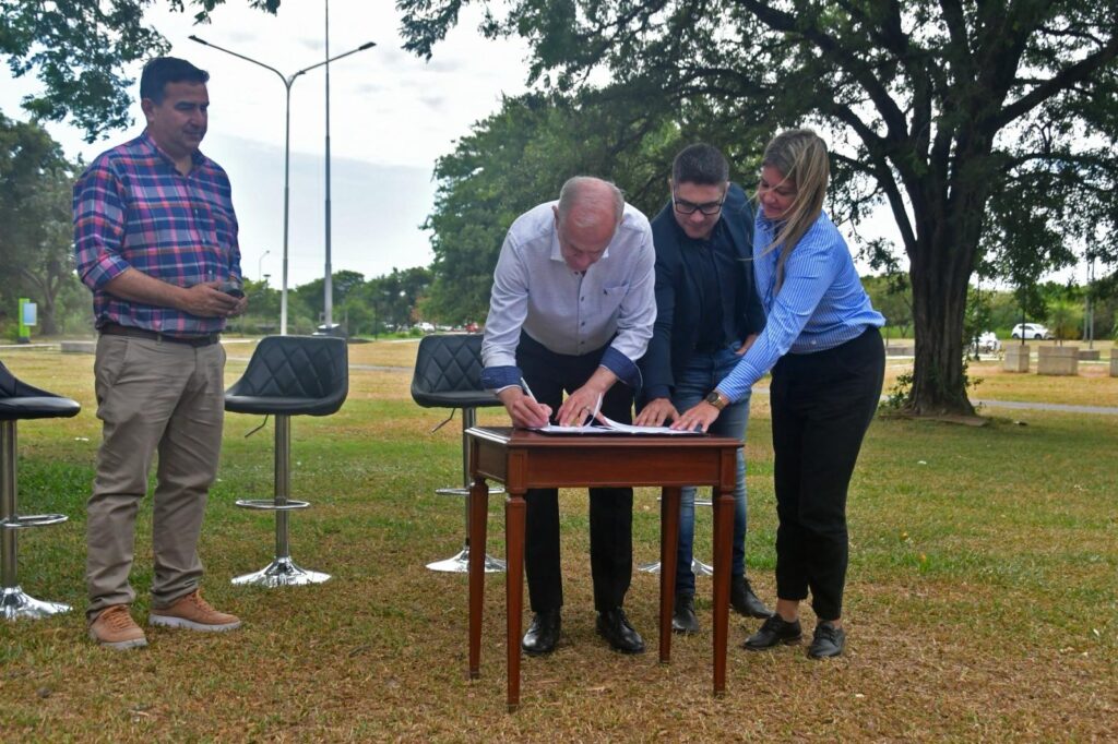 El gobierno de Chaco realizó el traspaso del Parque de la Democracia a la órbita del municipio capitalino