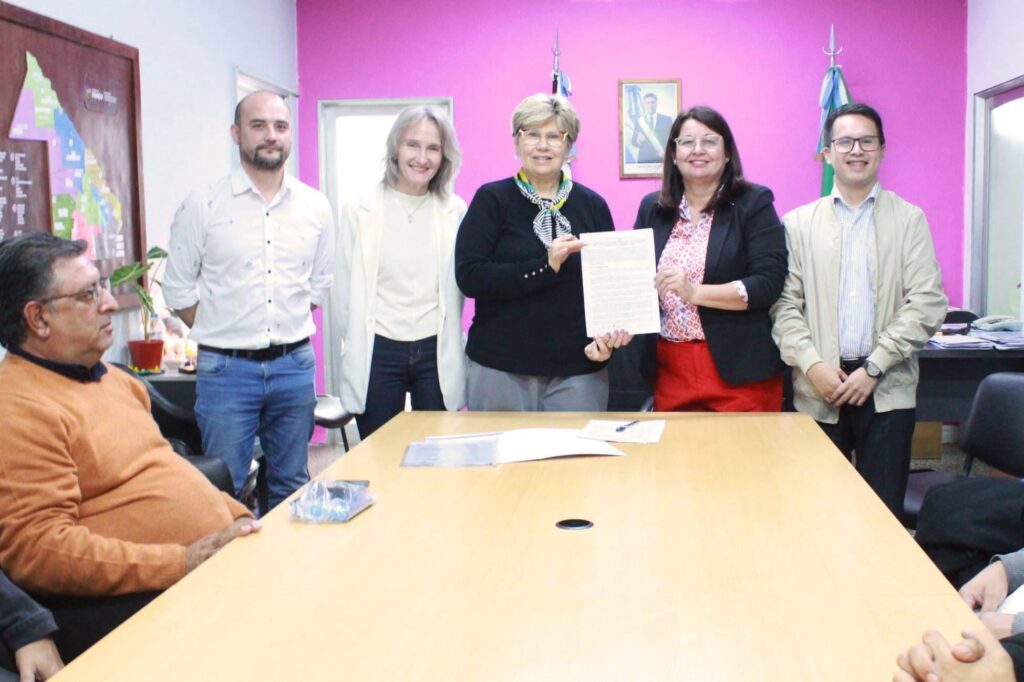 Educación de Chaco firmó acuerdo de cooperación con IPRODICH para la inclusión y reciclaje de elementos ortésicos para personas con discapacidad