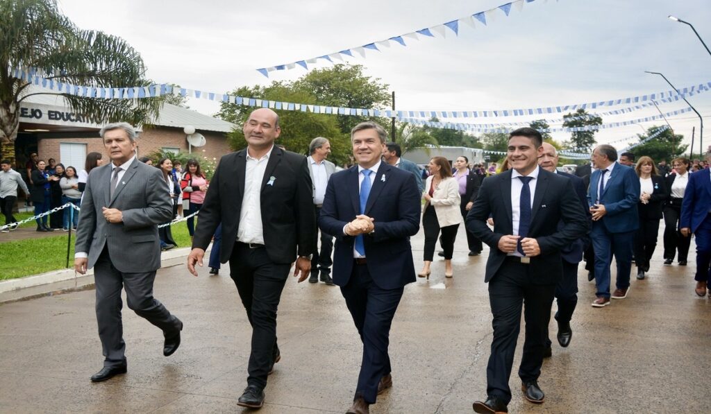 El gobernador de Chaco encabezó en Basail el acto central por el 215° Aniversario de la Revolución de Mayo