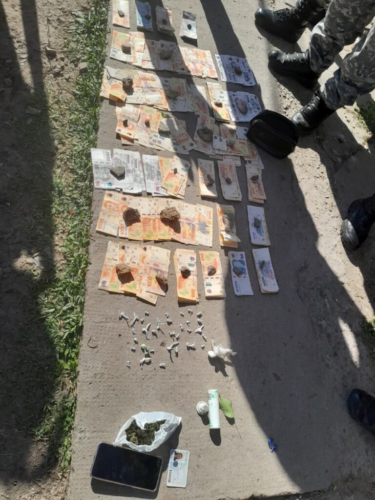 Policía del Chaco Secuestra Drogas y Dinero en Efectivo en un Operativo en Resistencia