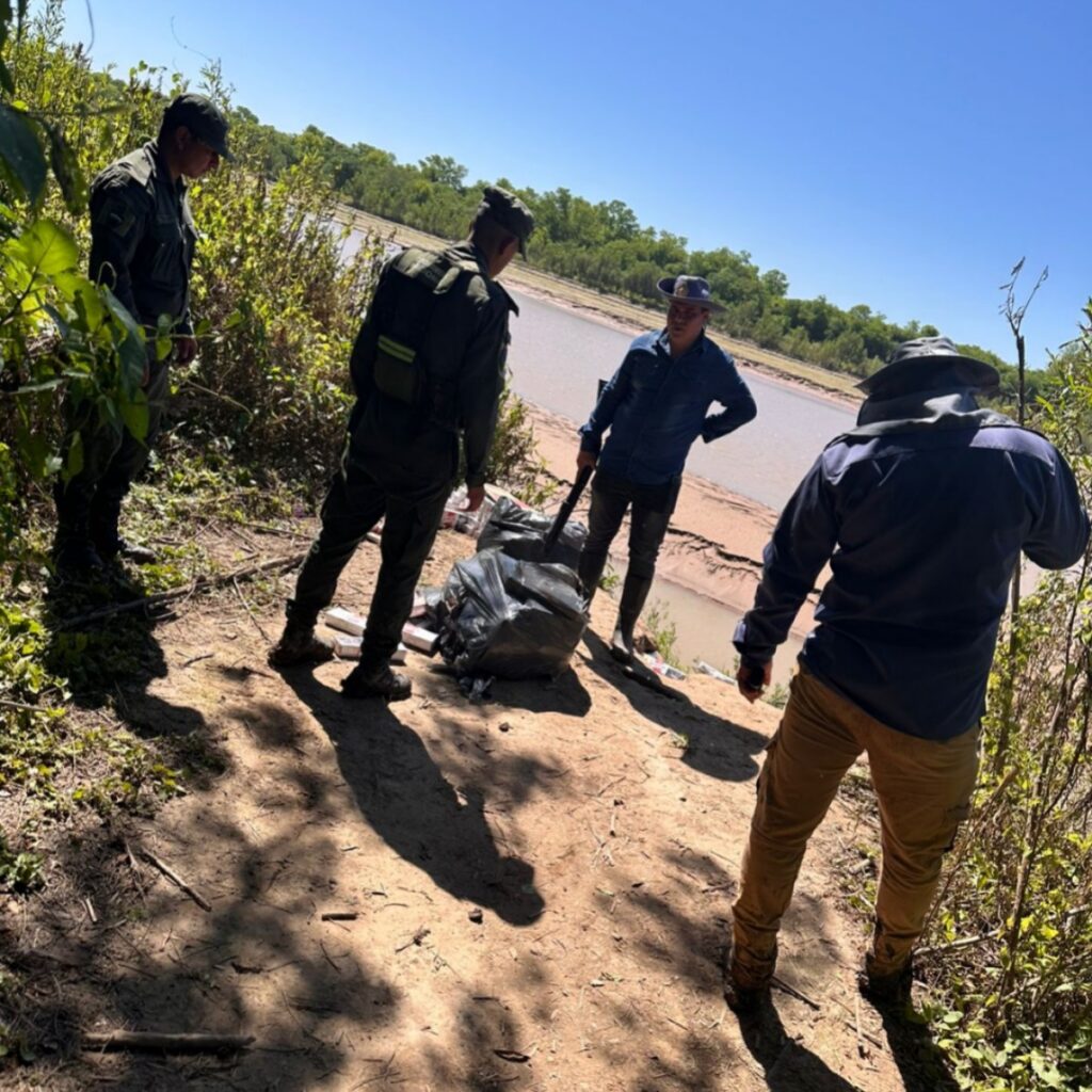 La Policía del Chaco y Gendarmería Nacional Secuestran Cigarrillos de Contrabando y Aprehenden a Dos Personas