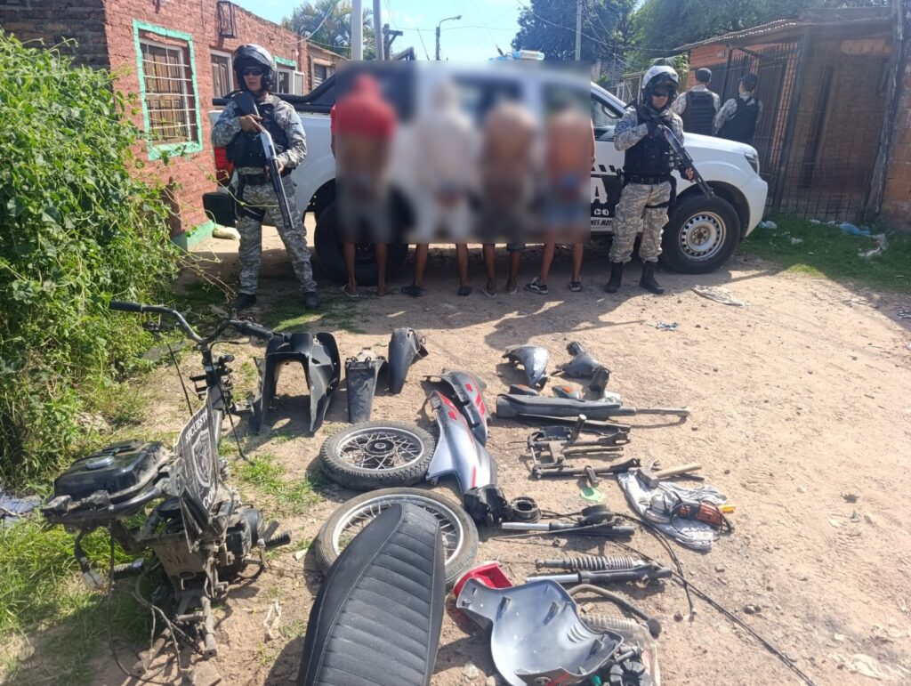 RESISTENCIA| Cuatro Jóvenes Fueron Sorprendidos Desarmando una Moto Robada