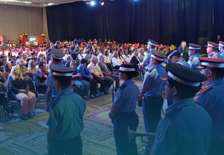La Banda de Música Policial del Chaco acompañó el cierre lectivo 2025 en Barranqueras