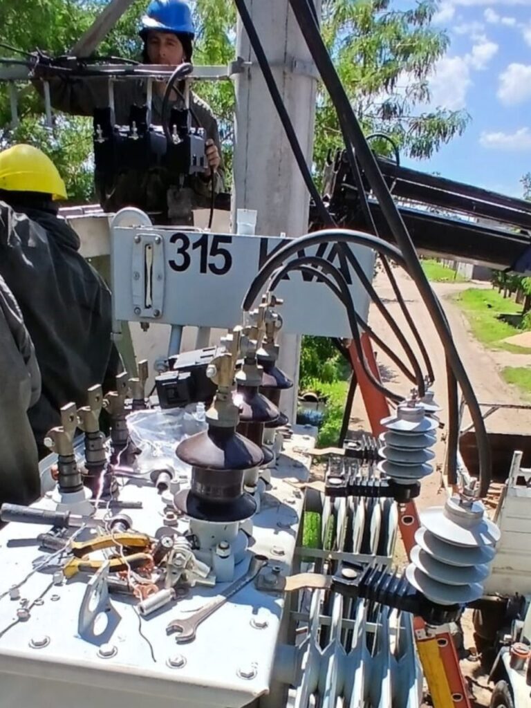 Secheep finalizó obra de infraestructura eléctrica en el barrio Ucal de Barranqueras para mejorar el suministro energético