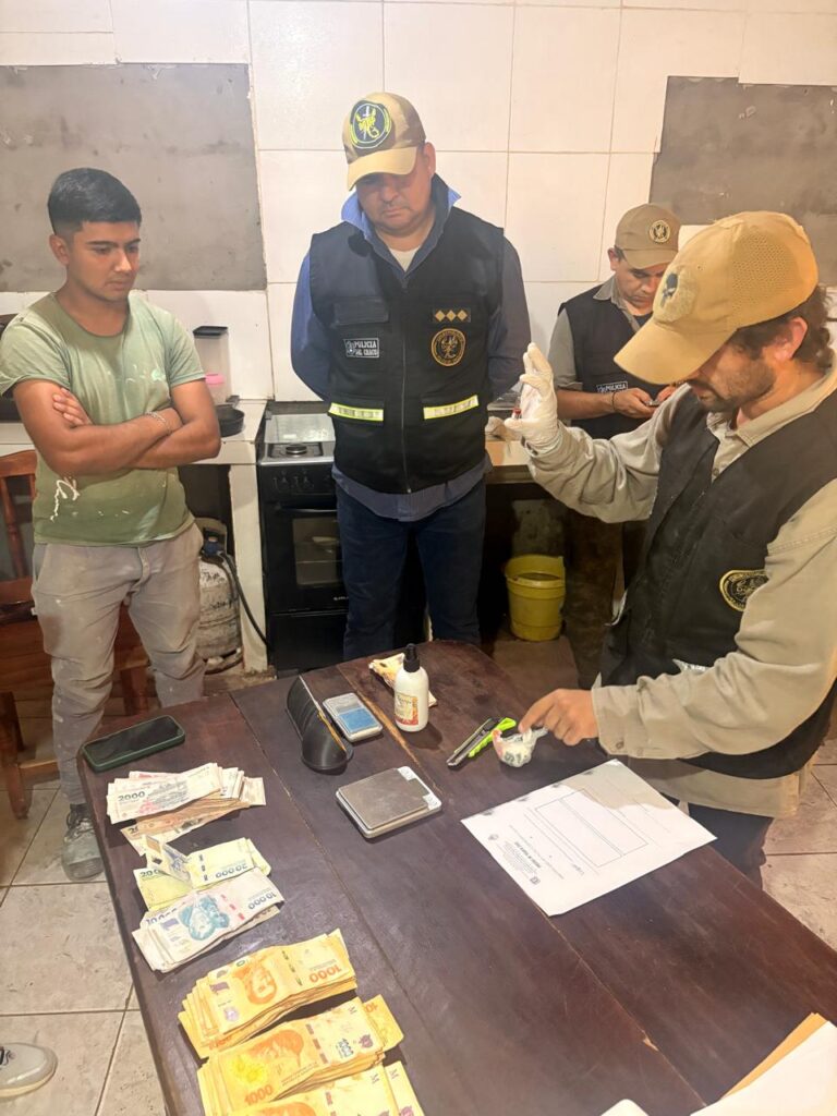 Operativo Antidrogas en Charata: Allanamientos en Barrio Centenario Terminan con una Aprehensión y Secuestro de Cocaína y Dinero