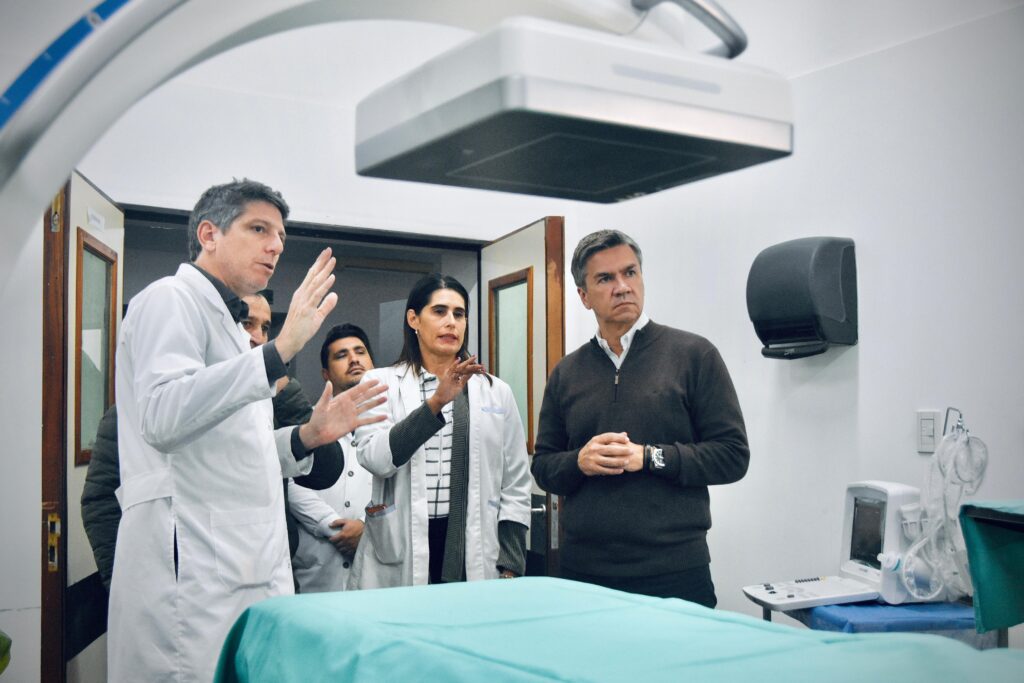Inversión histórica en salud: Zdero entregó equipamiento de alta tecnología y supervisó obras en el Hospital Perrando