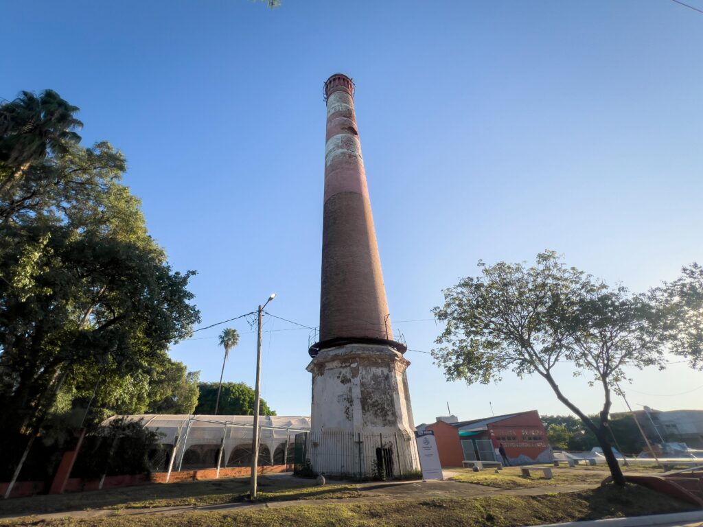 Fontana recupera su historia: Zdero y Cuadra firmaron el convenio para restaurar la histórica Chimenea