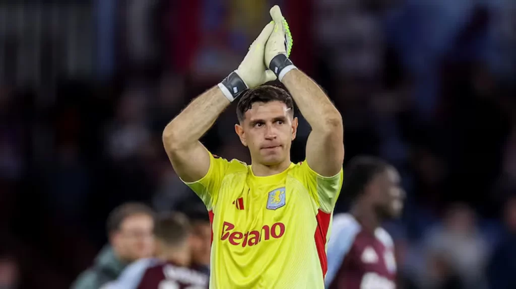 Europa League: el Aston Villa del “Dibu” Martínez perdió 1-0 ante el Nottingham Forest en la ida de la semifinal