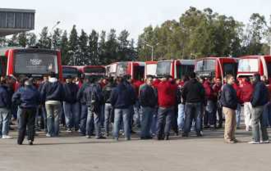 Colectivos en AMBA: 20% menos de unidades, 40% de recorte en el servicio y boleto 1200% más caro