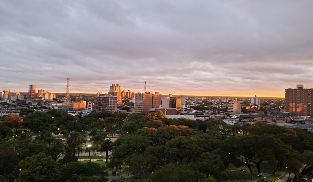 Alerta por tormentas en Chaco, tensión salarial y crisis en la construcción: Las 5 claves de este jueves