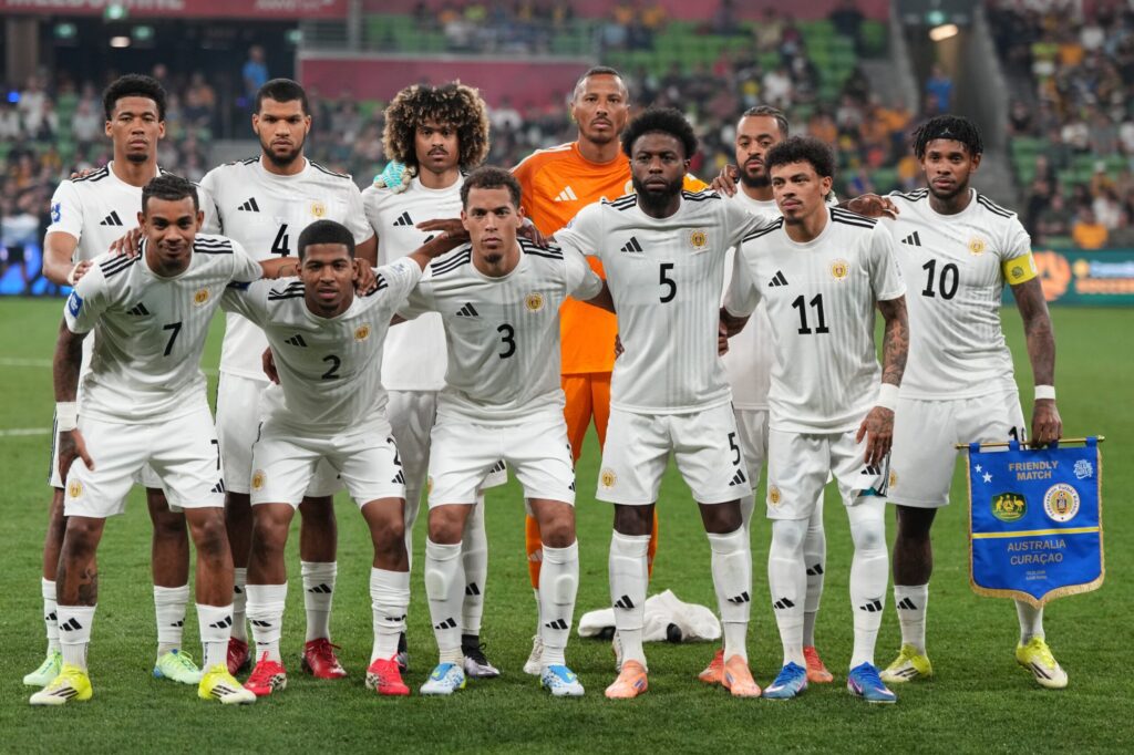 El DT de una selección debutante en el Mundial renunció un mes antes: “No debe instalarse un clima negativo”