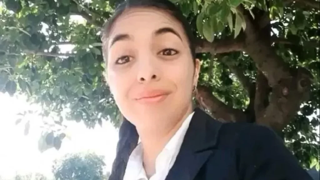 Una mujer policía y su hija de un año murieron tras chocar con un camión en San Luis