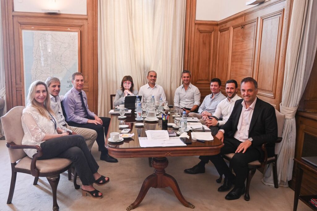 Gobierno: se vuelve a reunir la mesa política en medio de los intentos de Milei por equilibrar la interna