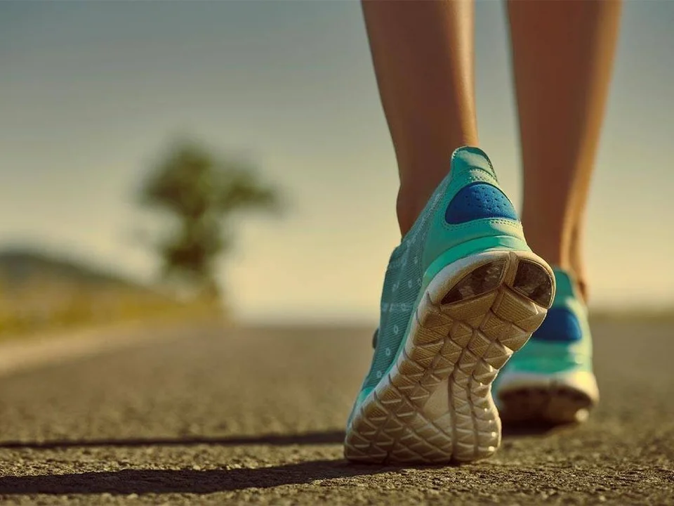 Cuántos pasos hay que dar realmente para empezar a perder peso: claves para que caminar sea efectivo