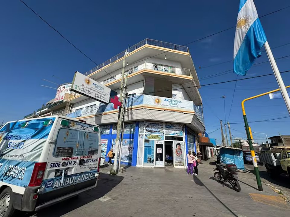 Más de 30 escuelas denunciaron haber contratado servicios de la clínica trucha Argentina Salud