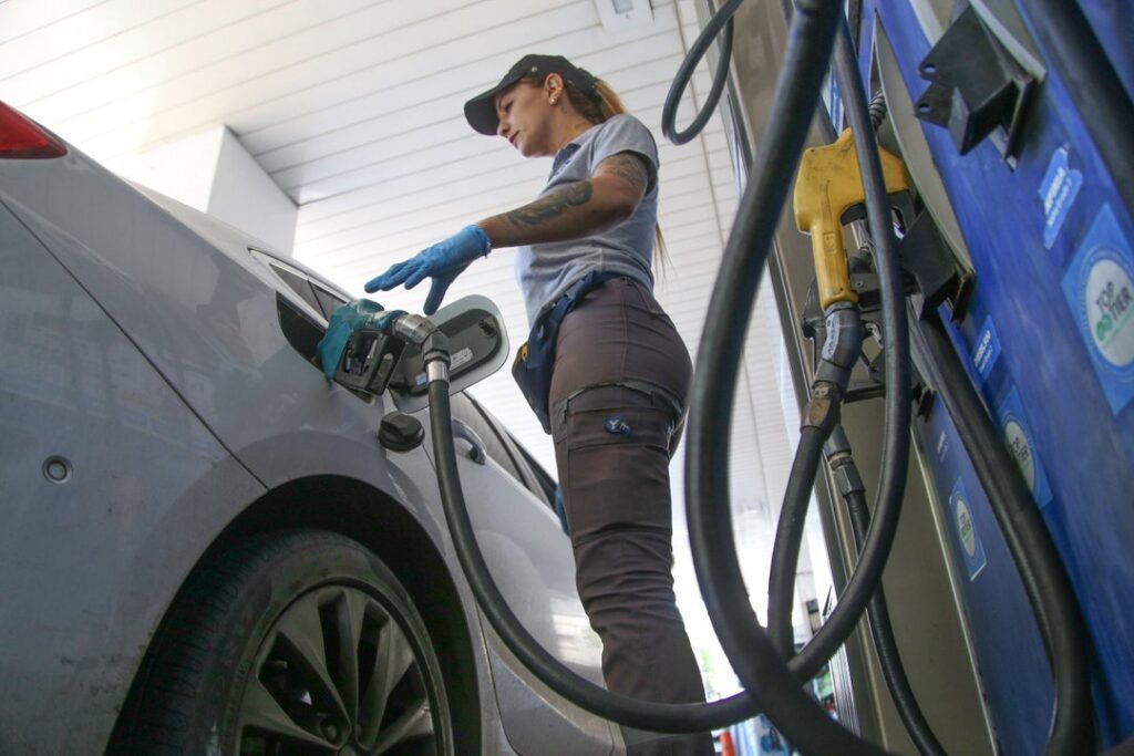 Cayó la venta de combustibles por tercer mes consecutivo