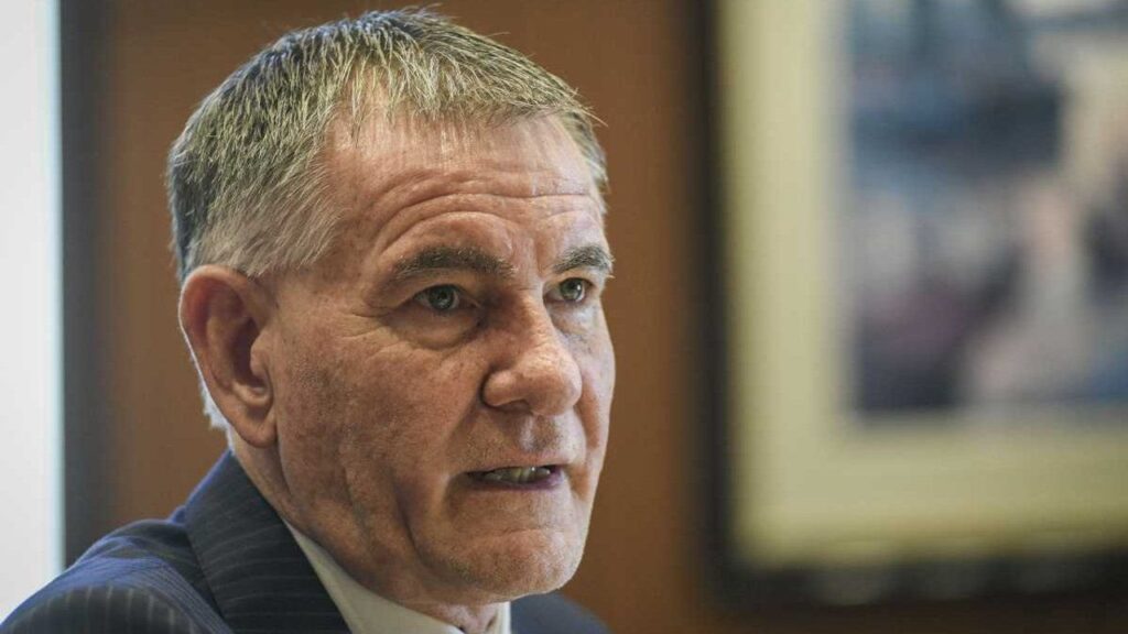 Diputado peronista busca prohibir por cinco años la importación de indumentaria usada