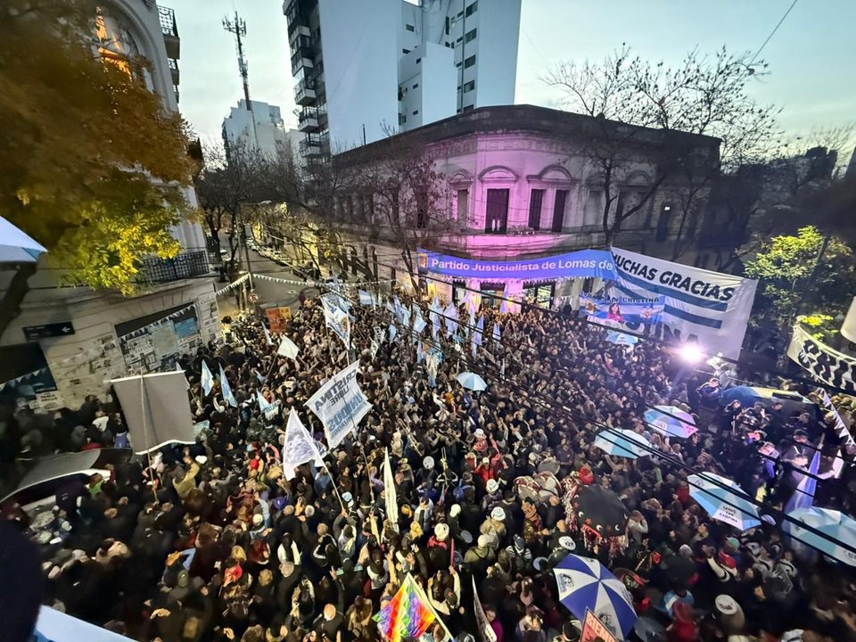 El peronismo de Lomas se movilizó en apoyo a Cristina Kirchner