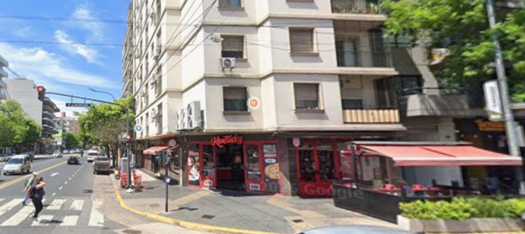 Chacarita: arrojó piedras a una reconocida pizzería y fue condenado a prisión en menos de 24 horas