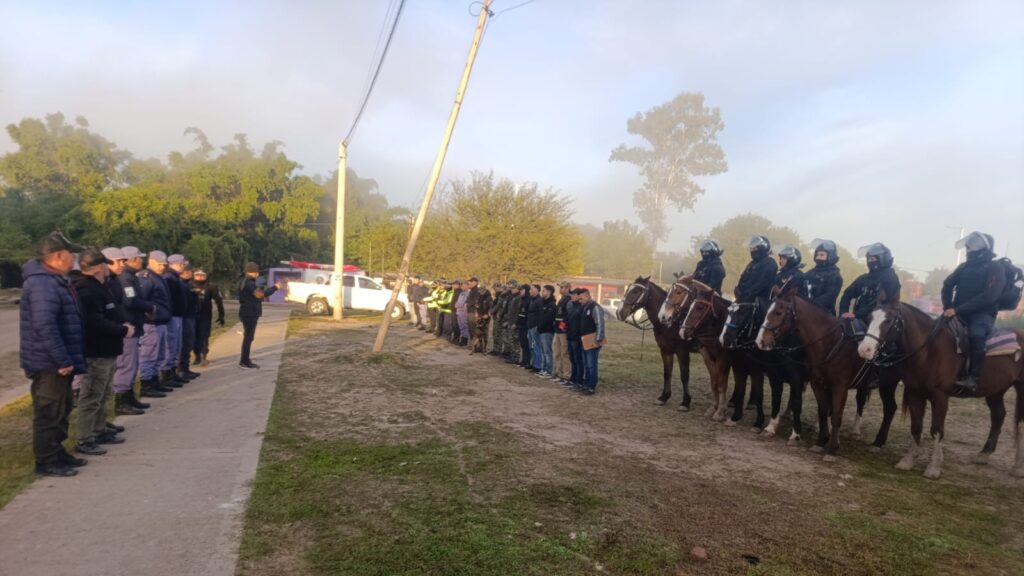 Amplio operativo en Fontana: intensifican la búsqueda de Axel González con maquinaria pesada y despliegue policial