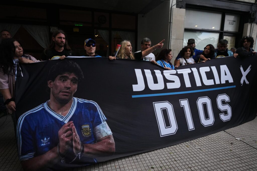 Juicio por la muerte de Maradona, en vivo: un insólito inconveniente pausó el comienzo de la audiencia hasta el mediodía