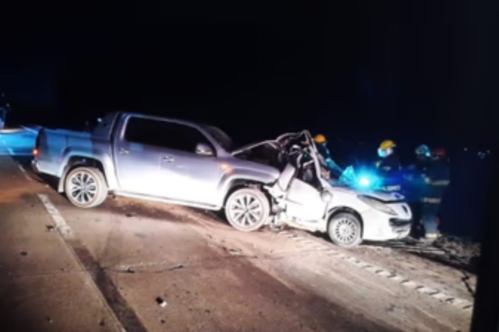 El conductor de una camioneta 4×4 embistió un auto en San Vicente: murieron cinco integrantes de una familia