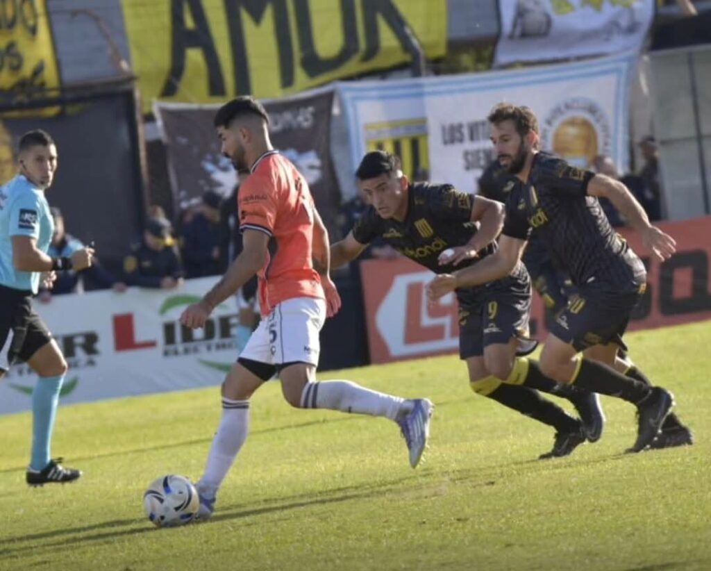 Dolorosa final en Adrogué: For Ever perdió sobre la hora y no logra salir del fondo