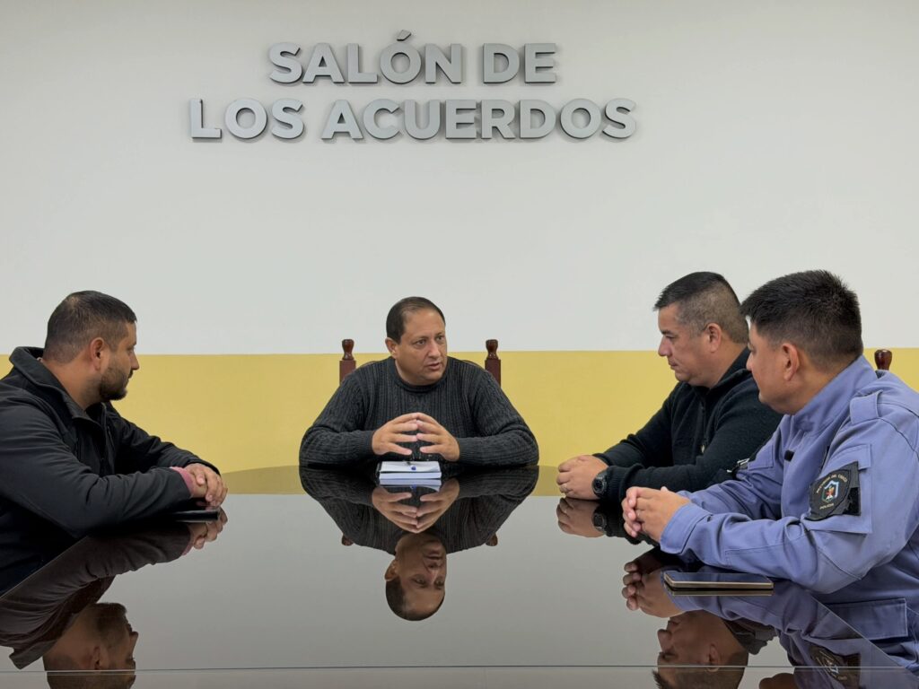 Pampa del Indio: Karasiuk coordinó acciones de seguridad con autoridades policiales