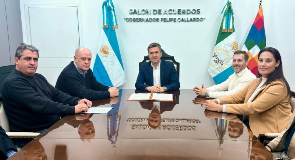 Zdero firmó un convenio para fortalecer la infraestructura deportiva en Campo Largo