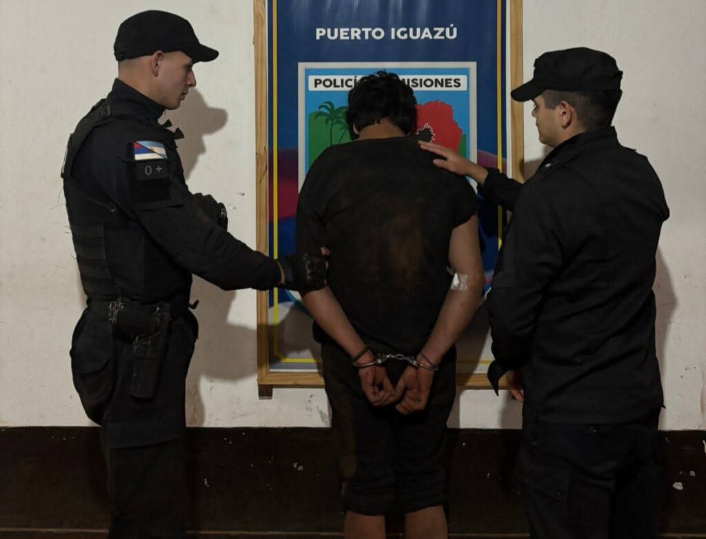 Puerto Iguazú: Detienen a un hombre que amenazó a su madre y atacó a la policía