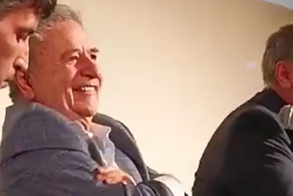 Eduardo Duhalde reapareció para un homenaje, pero pasó un mal momento
