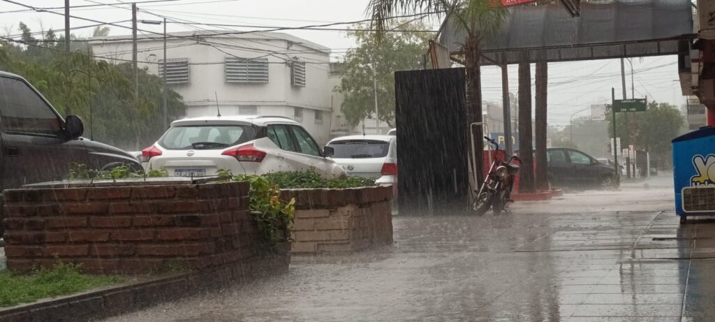 Viernes bajo agua: se espera que las tormentas persistan todo el día en el Chaco, te contamos las principales noticias en el inicio del fin de semana