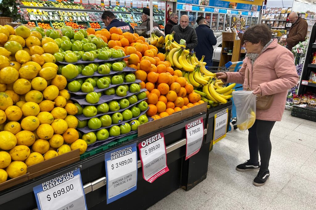 La menor variación en alimentos hizo que las canastas básicas subieran menos que el IPC