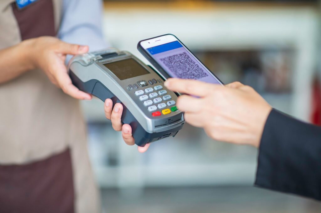 Los argentinos son los que más usan billeteras digitales para hacer compras en la región