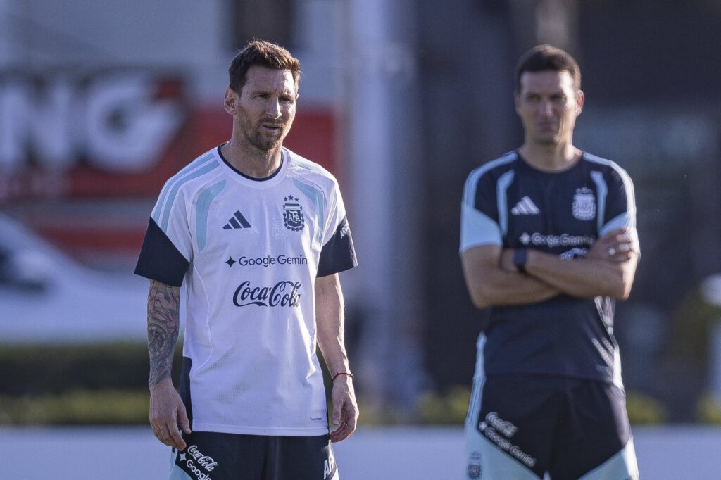 Lionel Scaloni: “Nos hubiese gustado que Messi llegara sin problemas, pero no está siendo así”