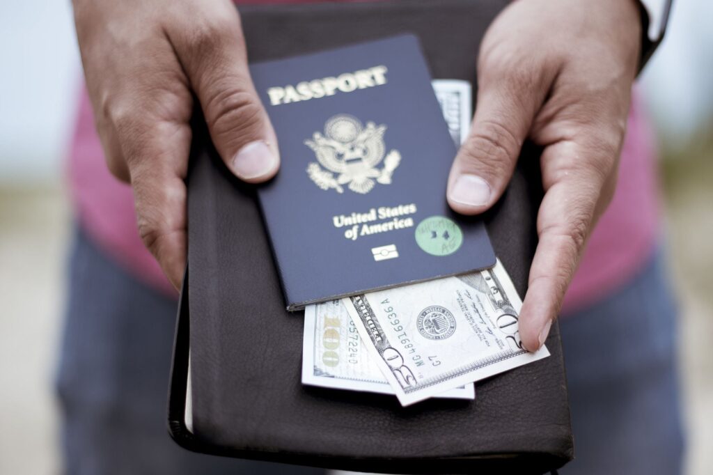 Pasaporte revocado en EE.UU.: la nueva advertencia para quienes deben más de US$2500 en manutención