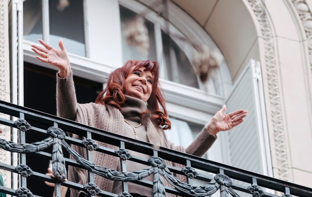 Cristina Kirchner: cobrar del Estado tras haberlo saqueado