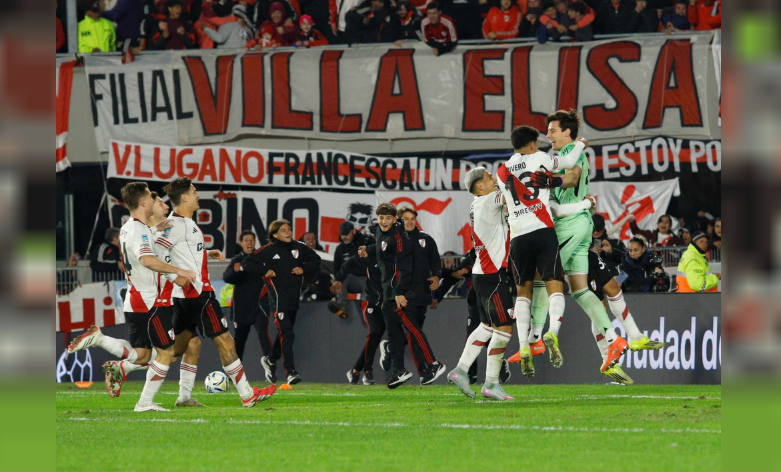 River le ganó a San Lorenzo por penales en un partido infartante y se metió en cuartos del Apertura 2026
