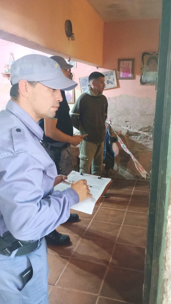 Conmoción en Puerto Vilelas: Un policía asesinó a su expareja frente a su hijo y fue baleado por el COE